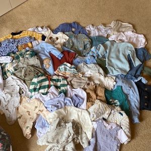 ✨HUGE✨ lot of 0-3 month baby clothes